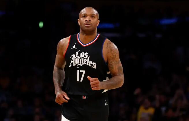 开云娱乐-快船主场获胜，霍华德受伤不影响胜利