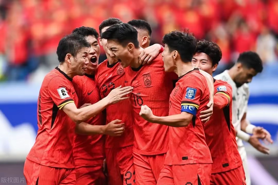 开云APP-精彩对决吸引众多球迷观看，球员拼尽全力